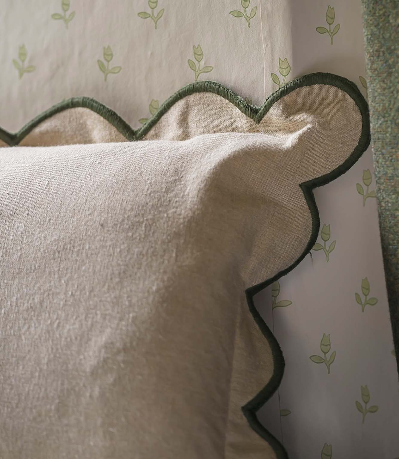 Scallop Cushion Moss