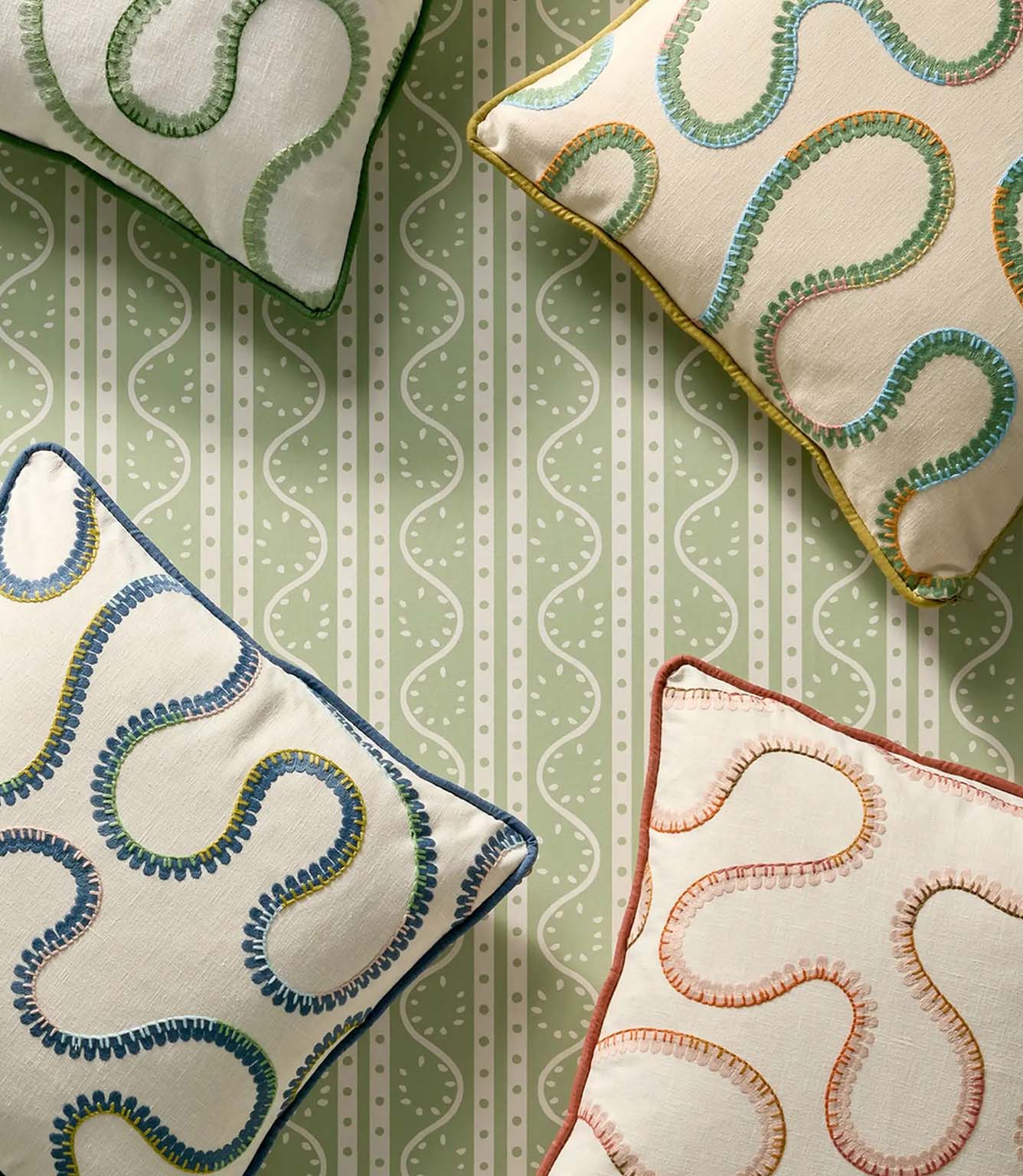 Split Pea Print Fabric / Pine