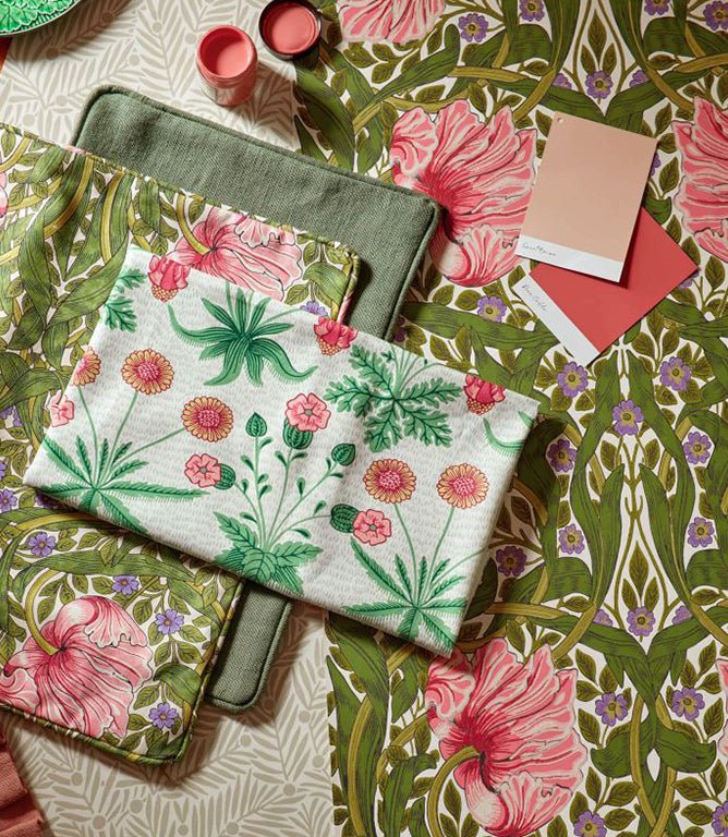 Daisy Fabric / Strawberry Fields - Just Fabrics