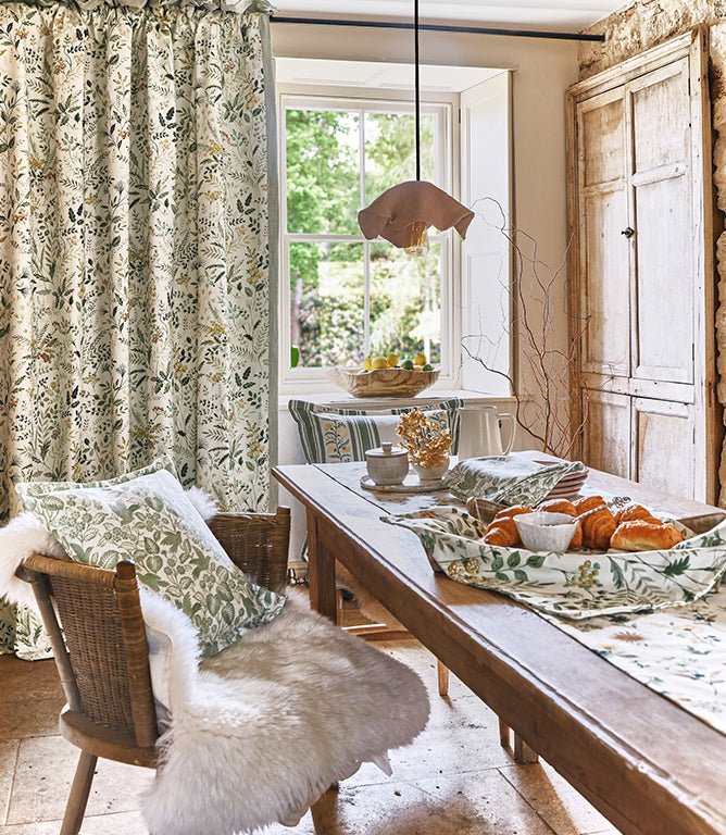 Delilah Fabric / Cornflower - Just Fabrics