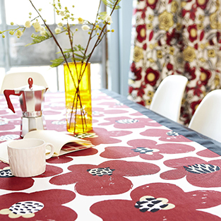 Accessorise your kitchen with printed fabric