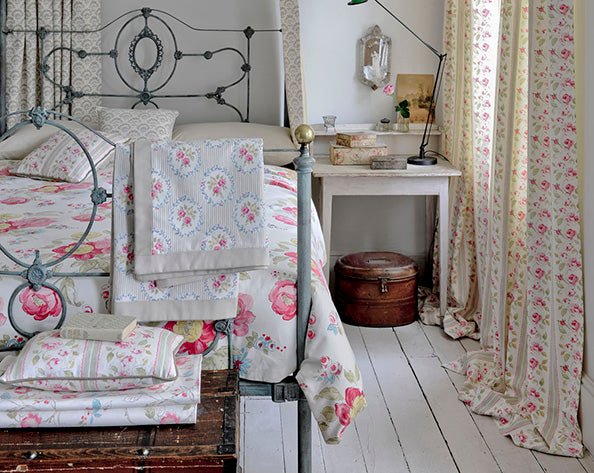 Create a romantic and pretty bedroom - Just Fabrics