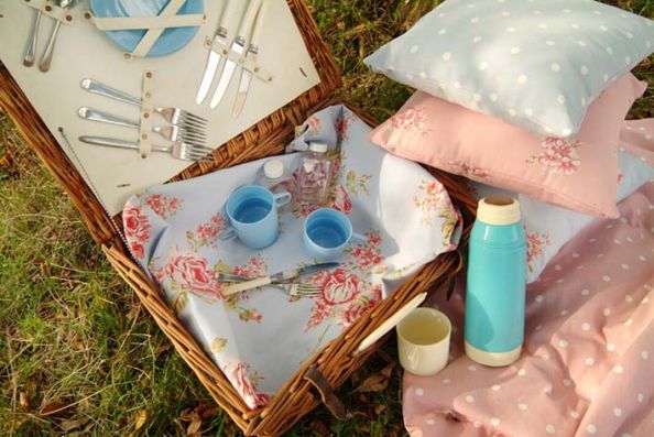 Five top tips for decorating in a vintage style - Just Fabrics