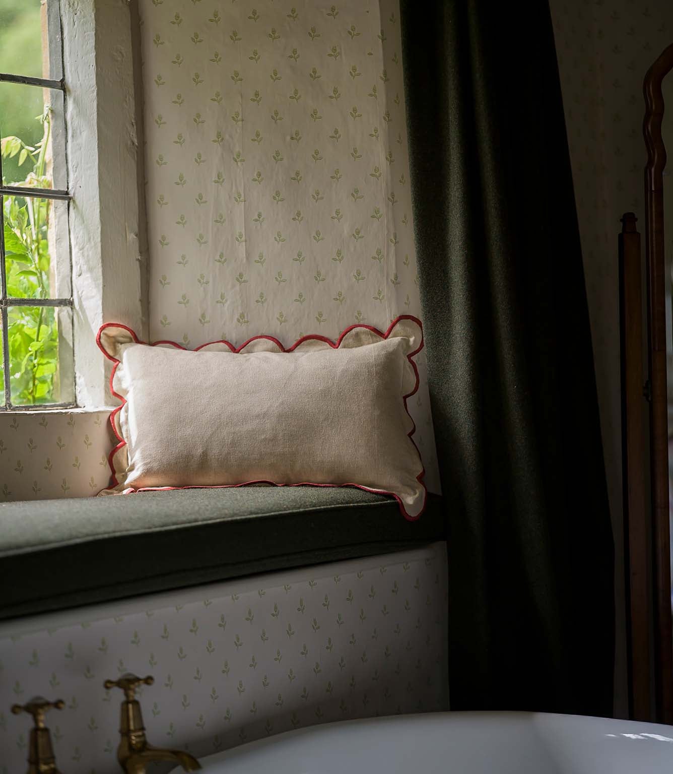 Scallop Cushion Rust