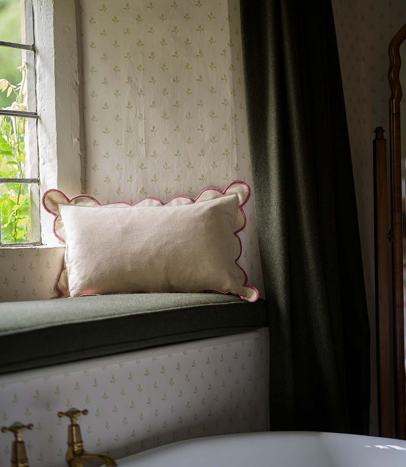 Scallop Cushion Pomegranate