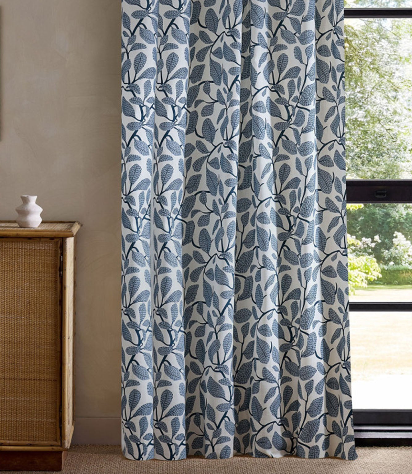 Sweet Bay Print Fabric / Indigo