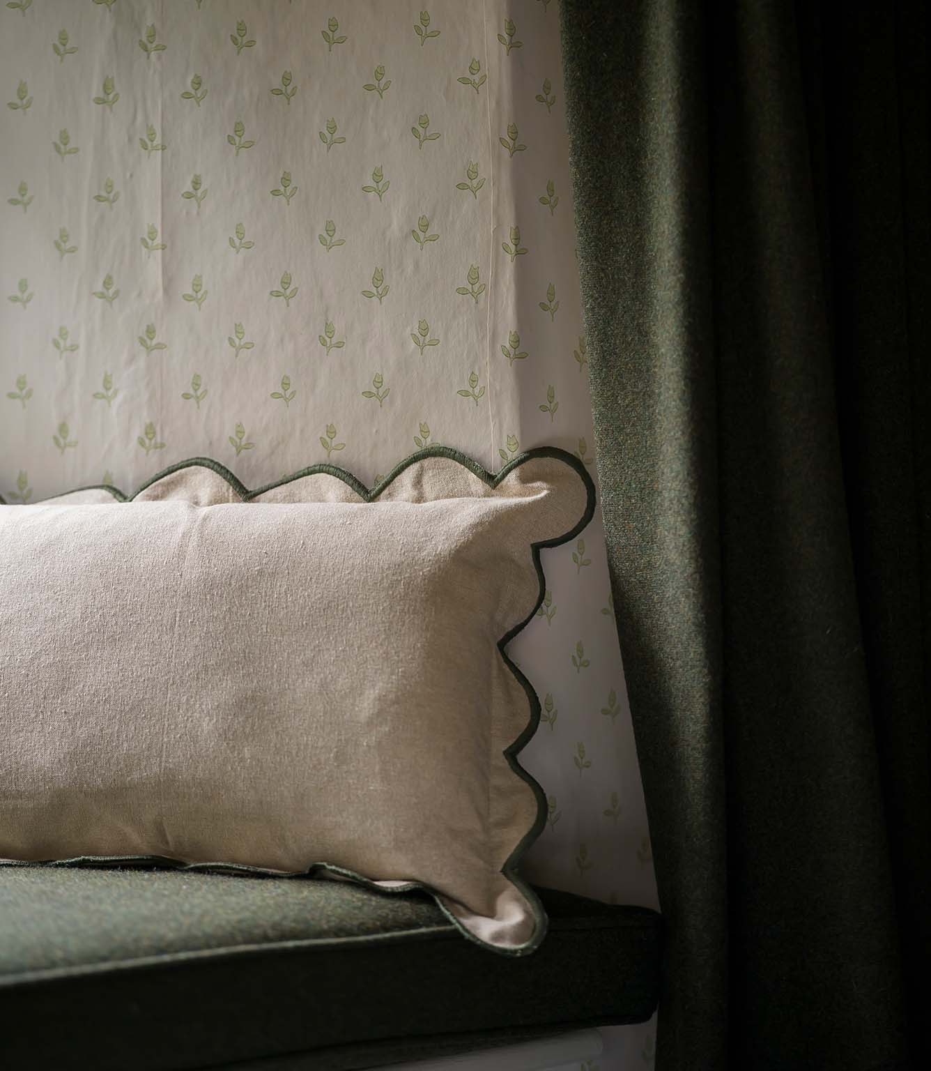 Scallop Cushion Moss