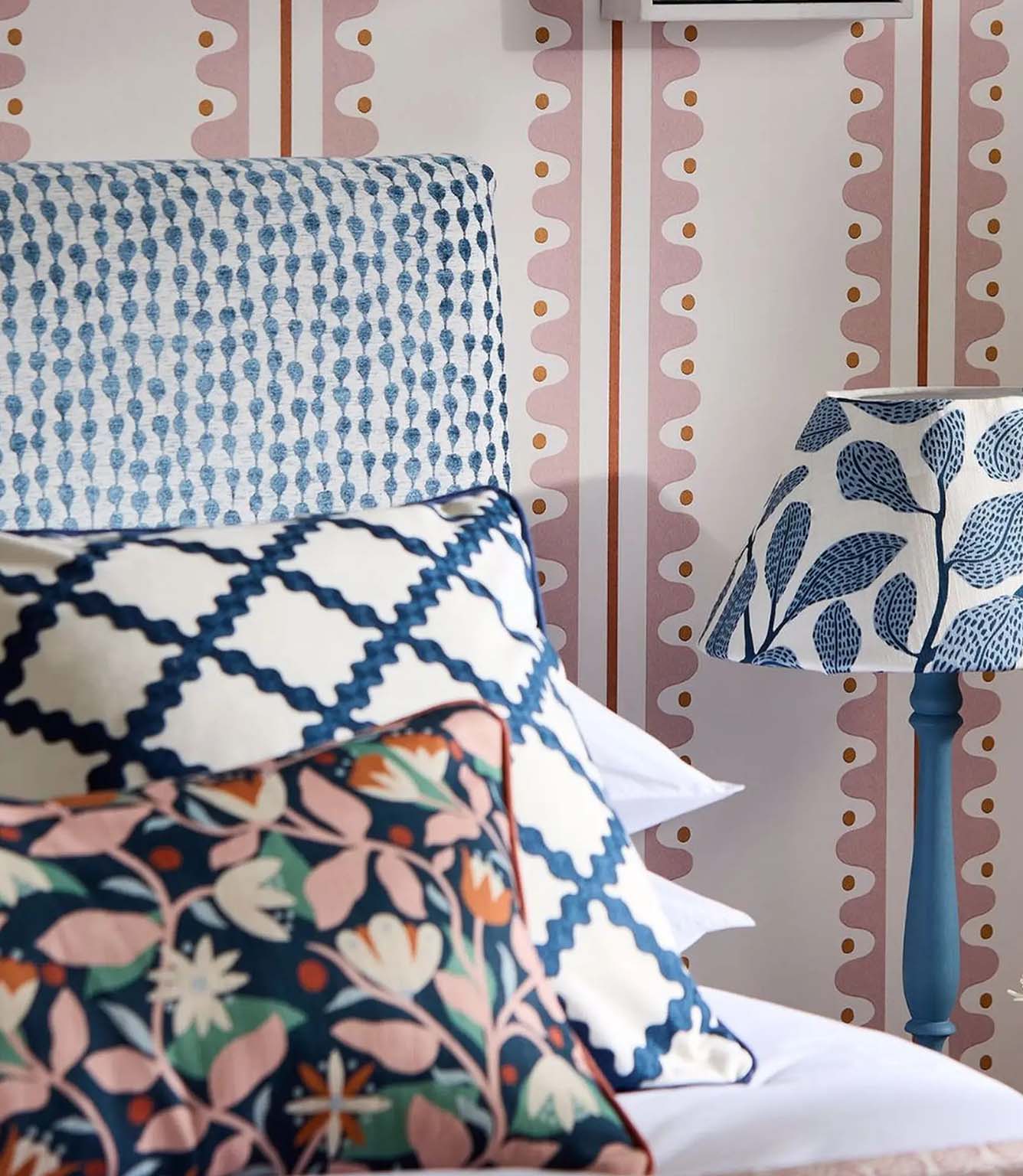 Sweet Bay Print Fabric / Indigo