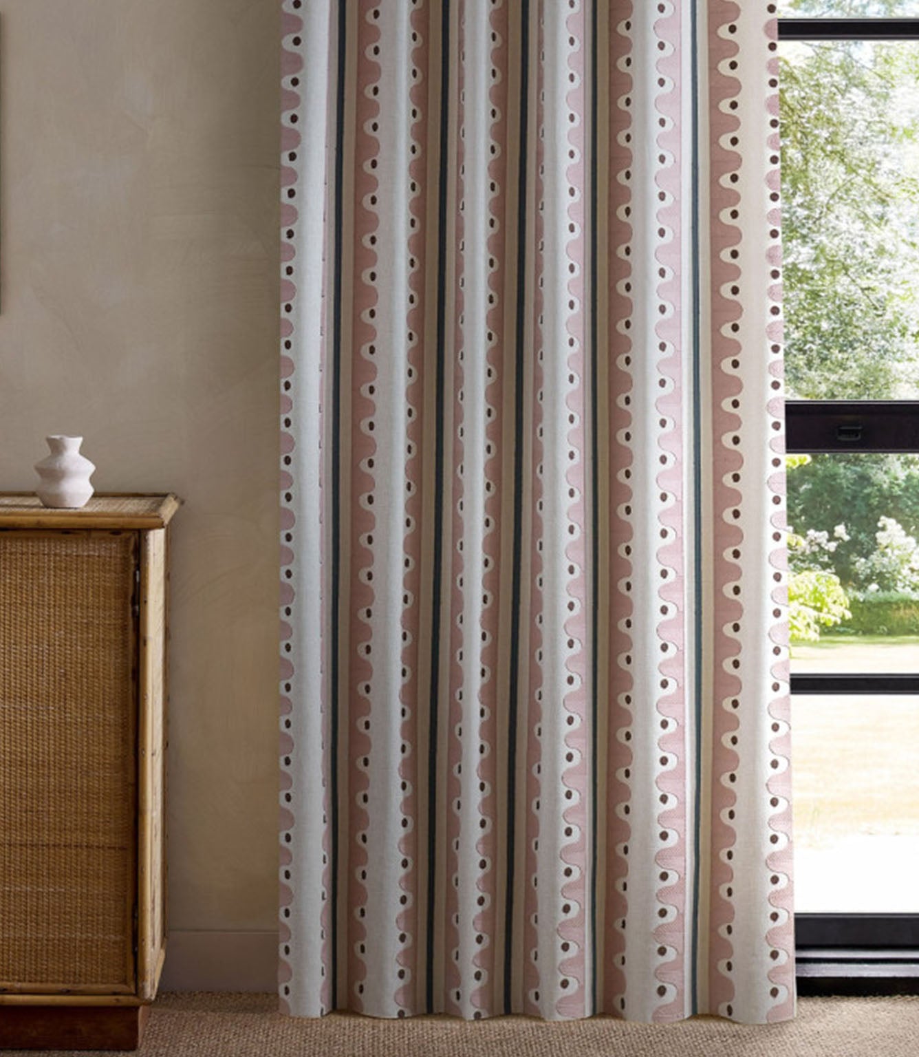 Oakham Embroidery Fabric / Dusk Pink