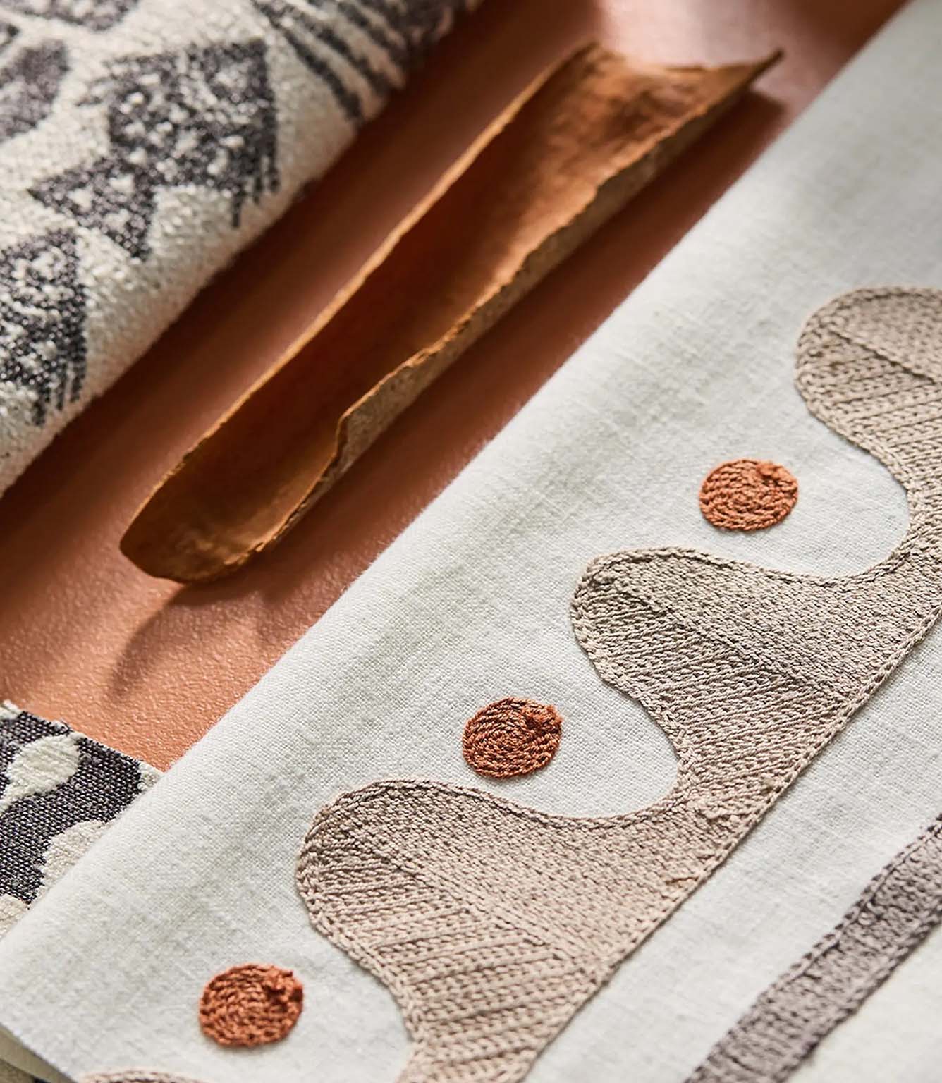 Oakham Embroidery Fabric / Dusk Pink