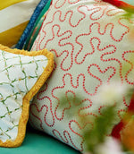 Daisy Trellis Fabric / Emerald / Pearl - Just Fabrics