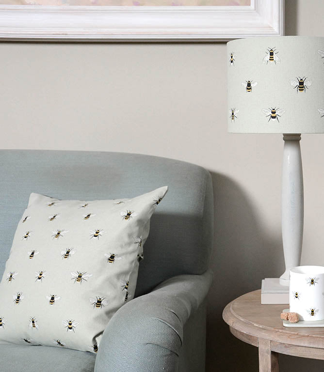 Bees Fabric / Pale Green - Just Fabrics