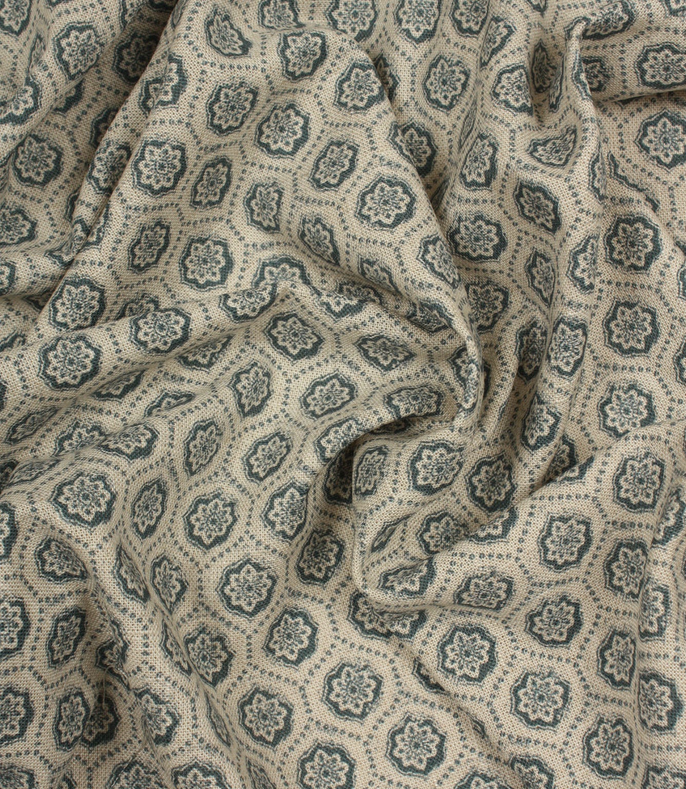 Cotswold Clover Fabric / Indigo