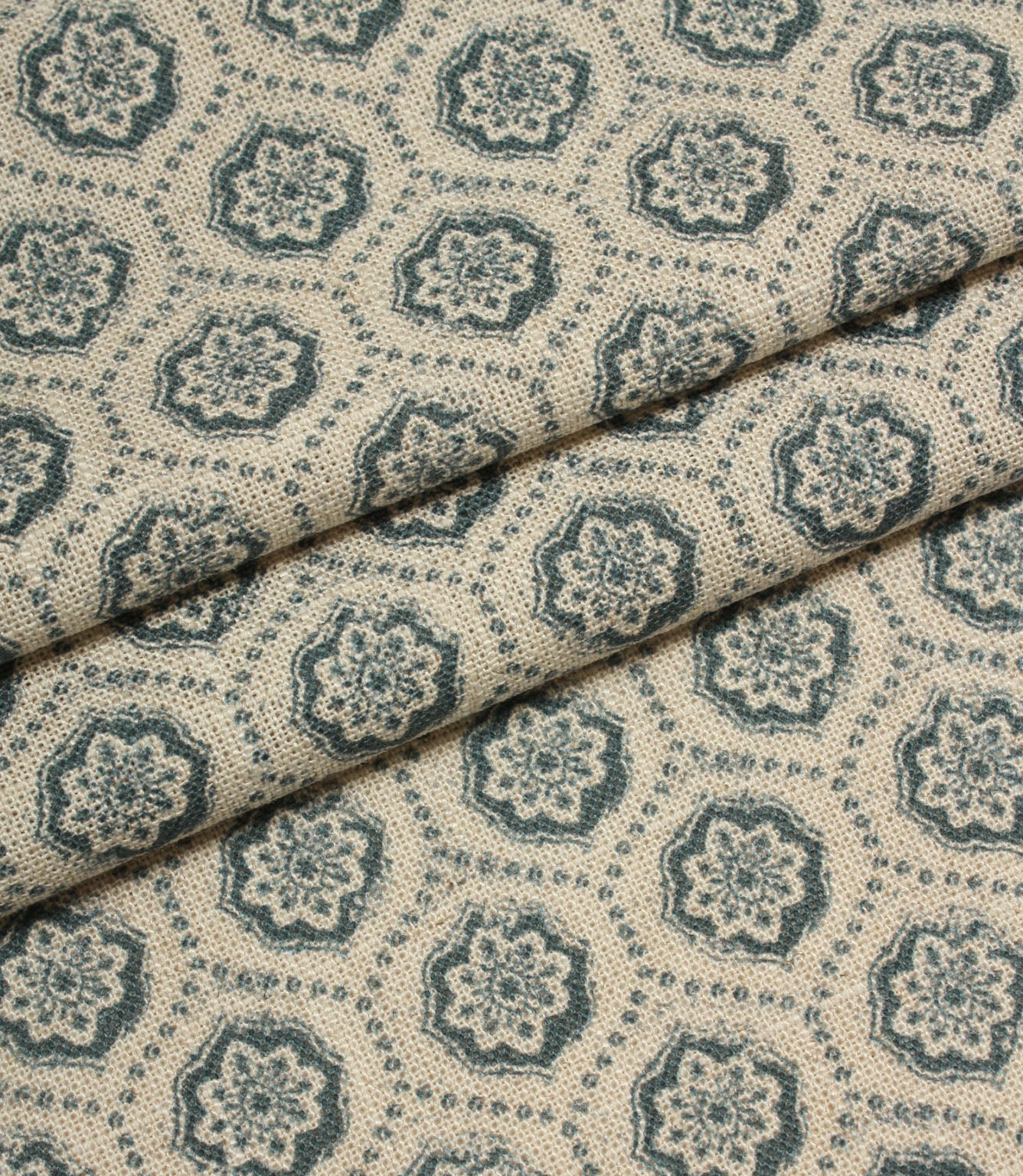 Cotswold Clover Fabric / Indigo