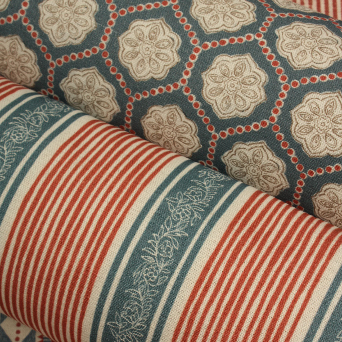 Heirloom Trellis Fabric / Indigo