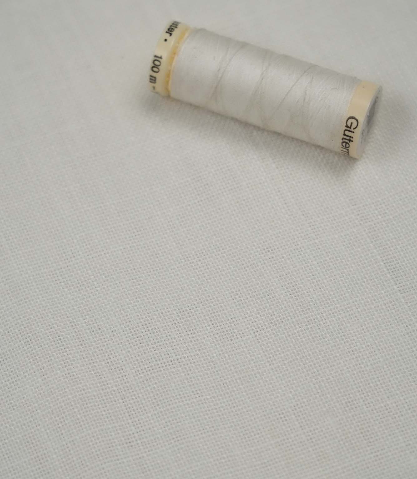 Evenlode Linen Fabric / White
