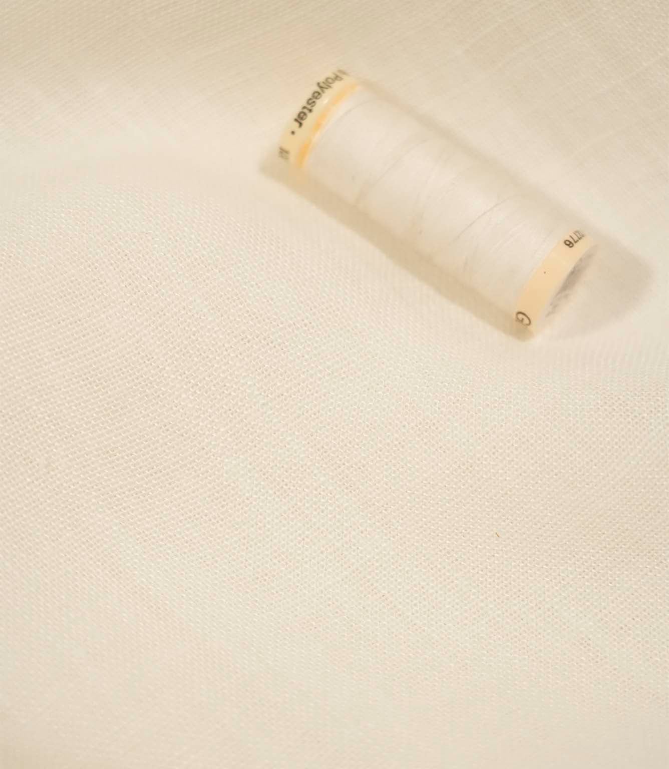 Evenlode Linen Fabric / White