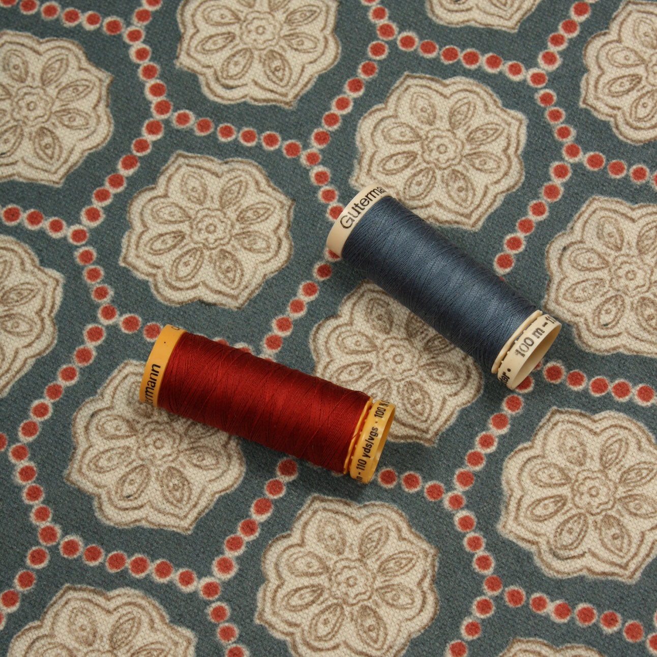 Heirloom Trellis Fabric / Indigo