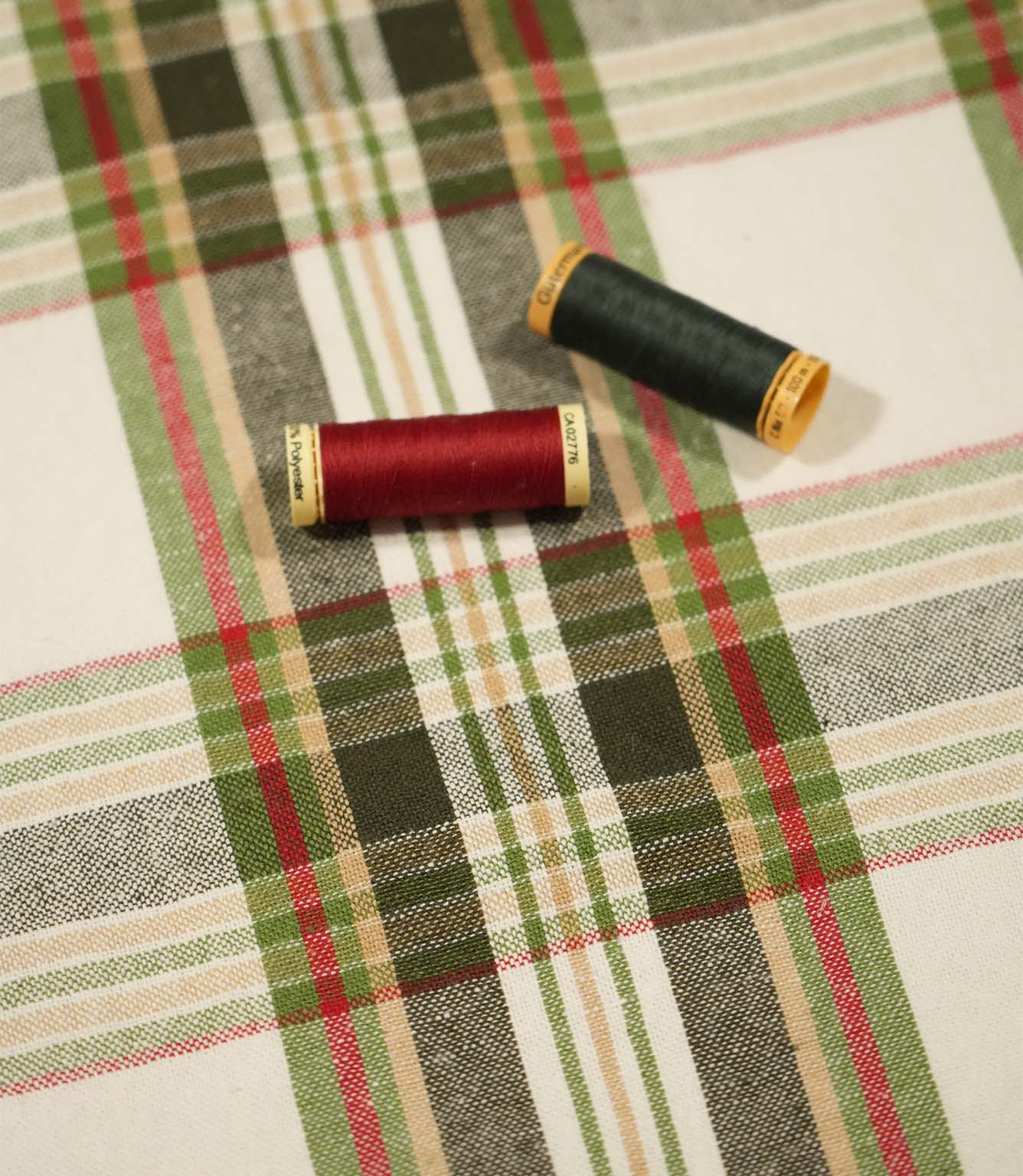 Highland Tartan Fabric / Ivory / Green