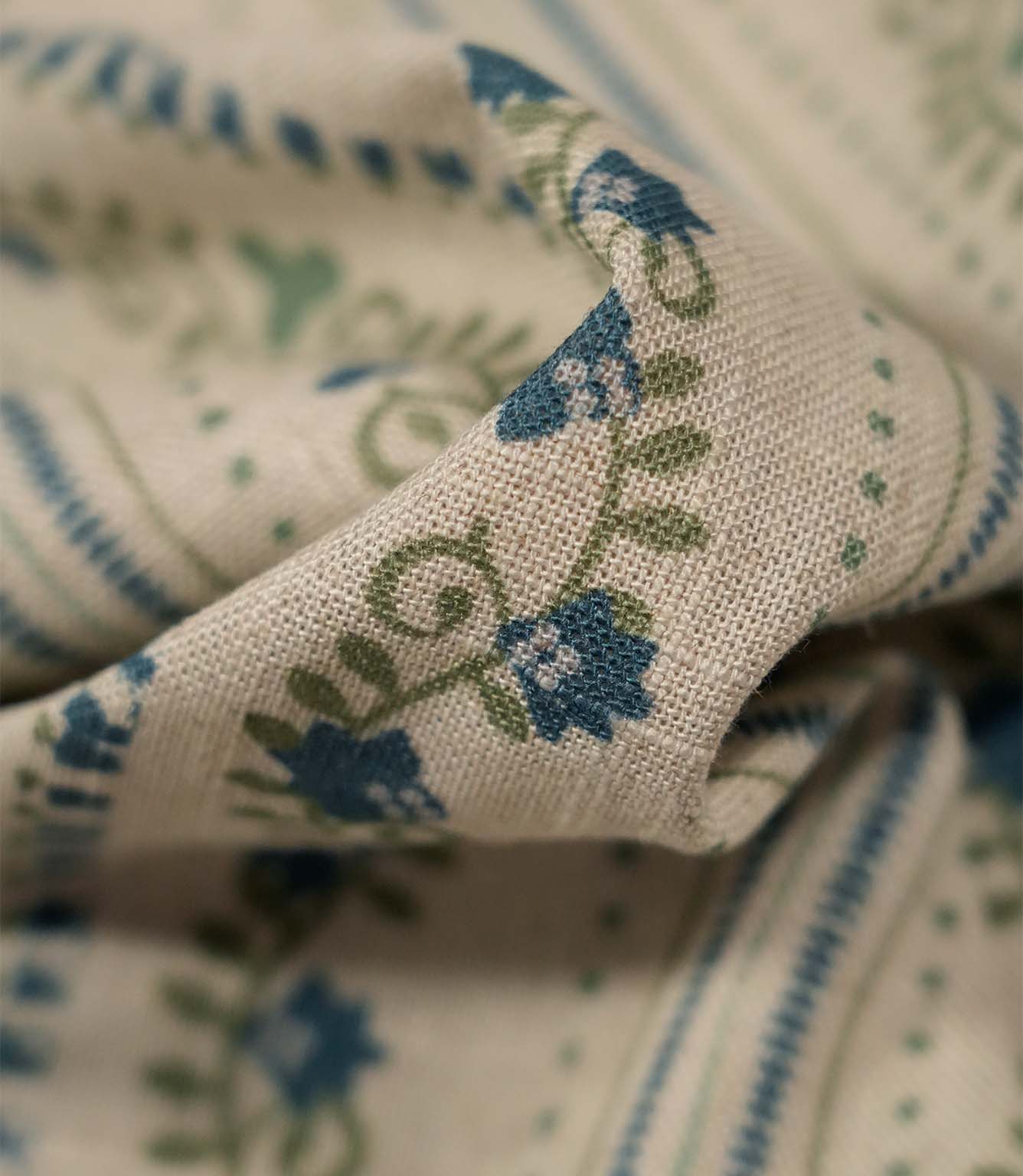 Ivy Tallis Fabric / Highland Green / Indigo