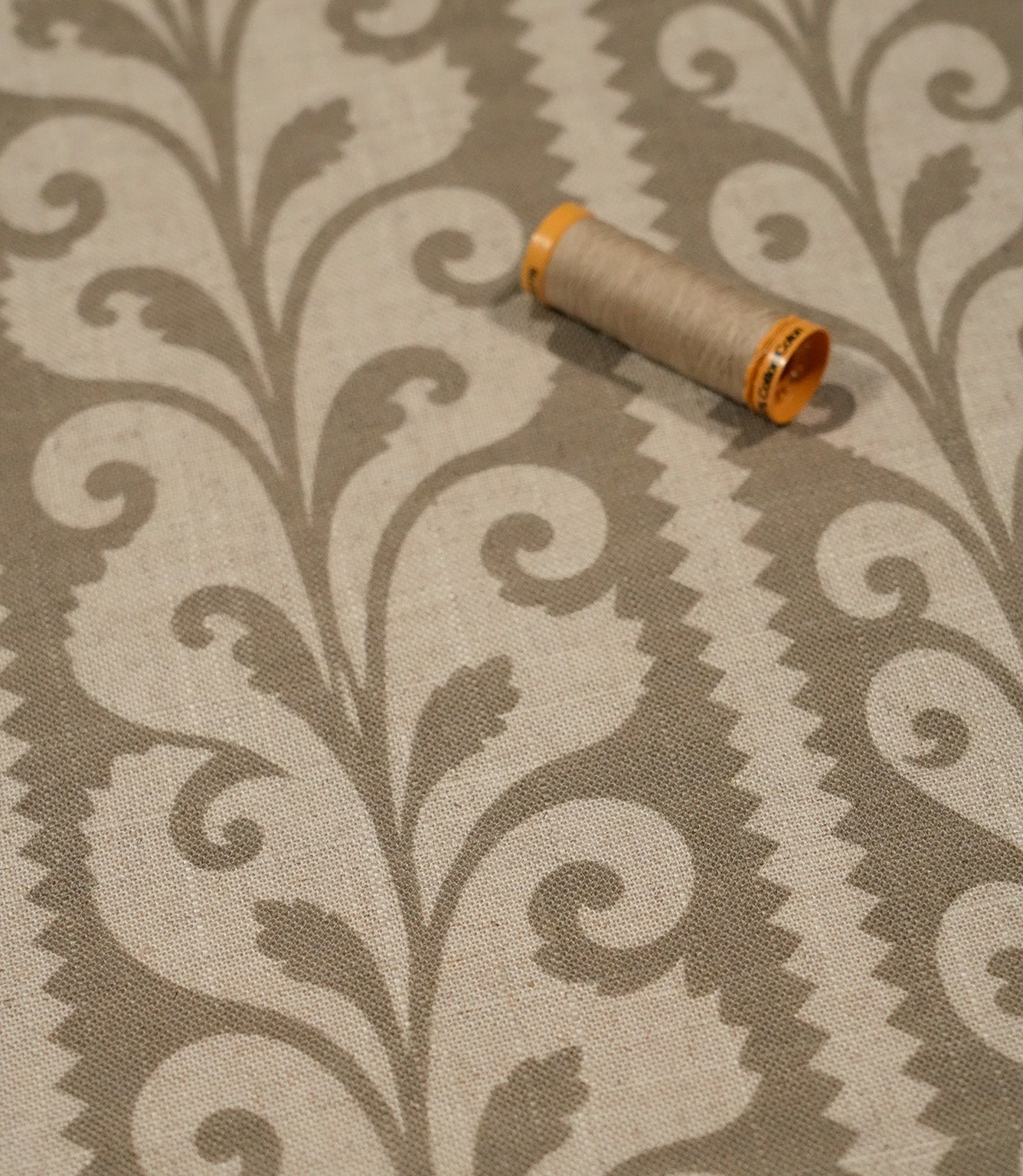 Walled Garden Fabric / Taupe Linen