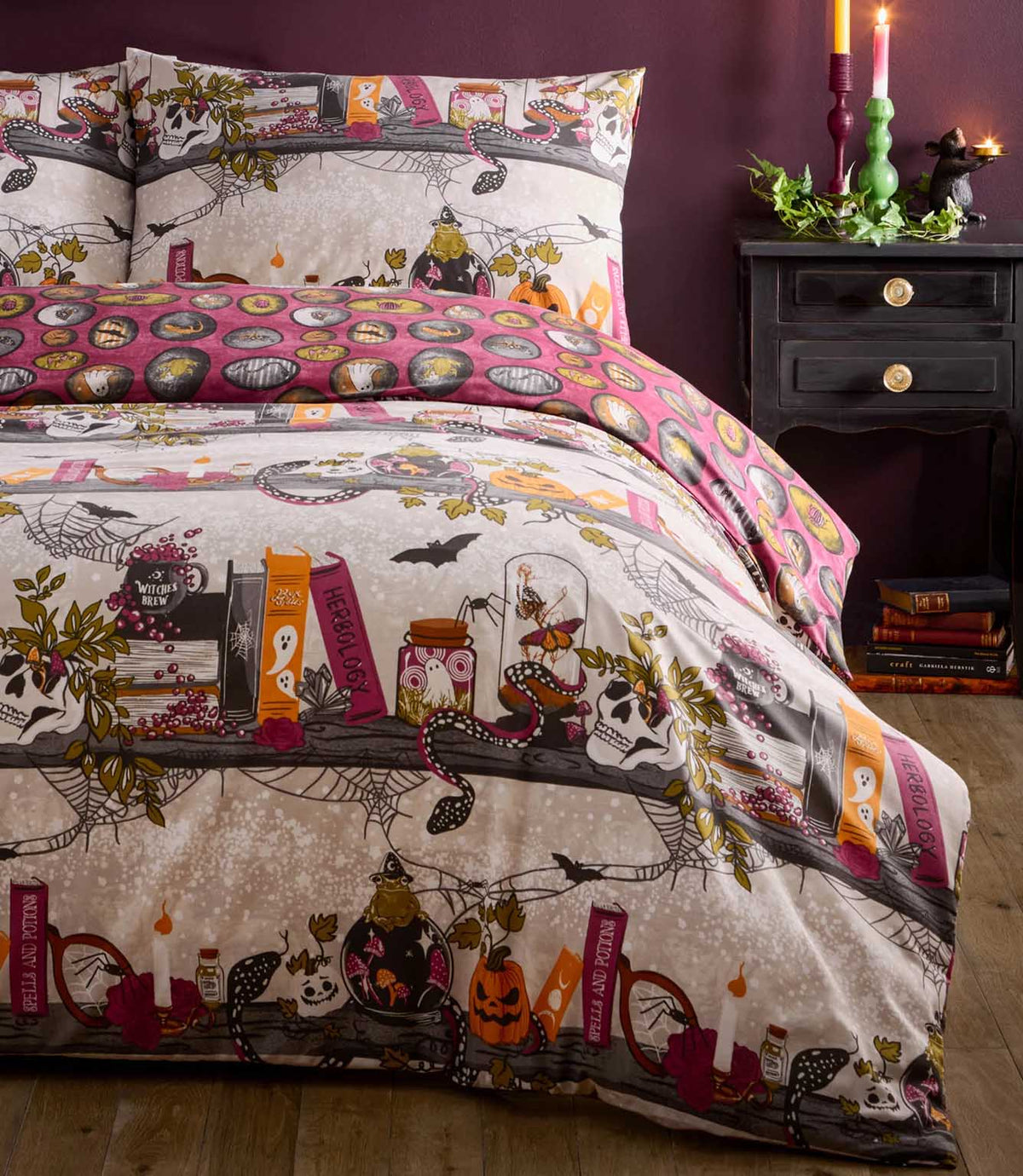 Witchy Tales Printed Reversible Duvet Cover Set Multicolour