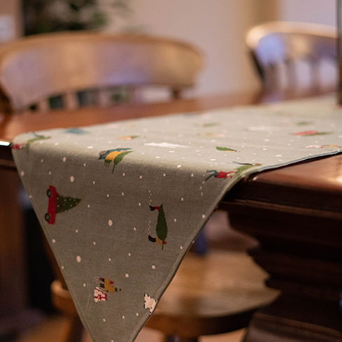 How to make a Christmas table runner