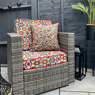 Fashion an indoor / outdoor living space Fashion an indoor / outdoor living space