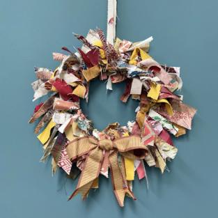 Tie A No Sew Fabric Wreath 